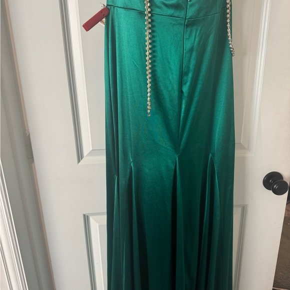 Nwt IEENA for Mac Duggal Satin Sleeveless Gown Color Emerald Green 10 (Defect) - Picture 9 of 9
